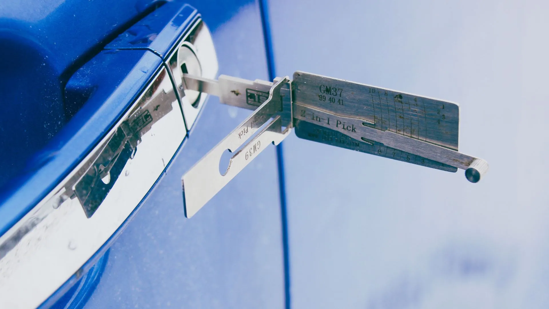 Emergency mobile car lockout service