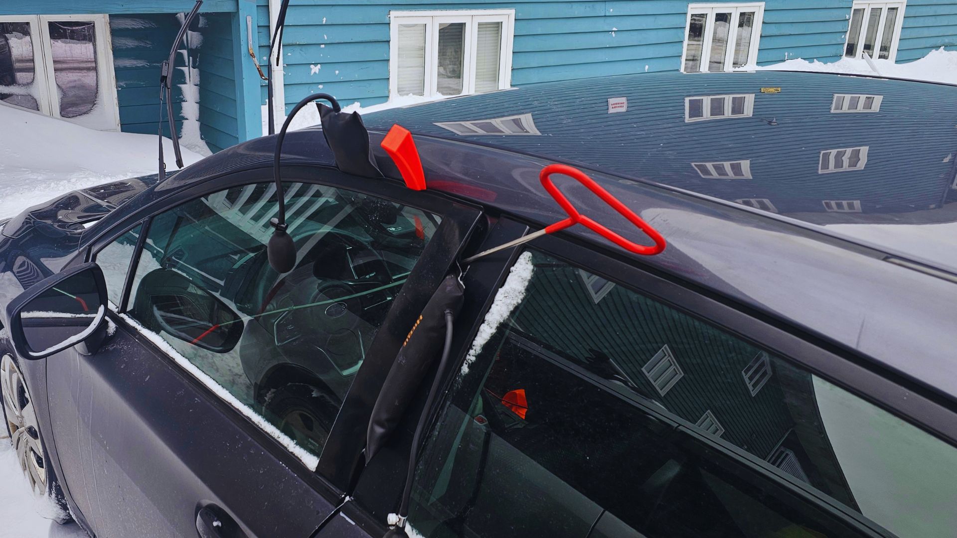 Mobile car lockout service
